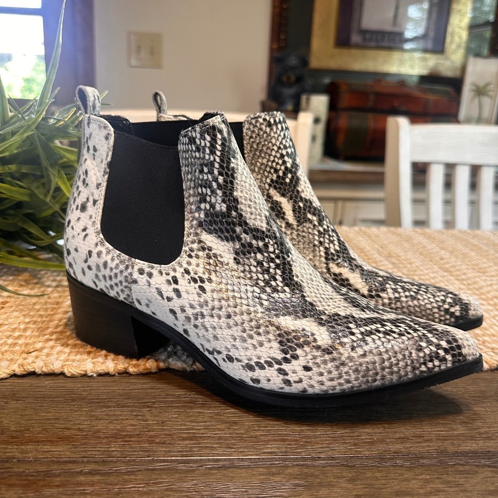 Blondo Emelia Waterproof Snakeskin Print‎ Chelsea Ankle Boots Women's 8